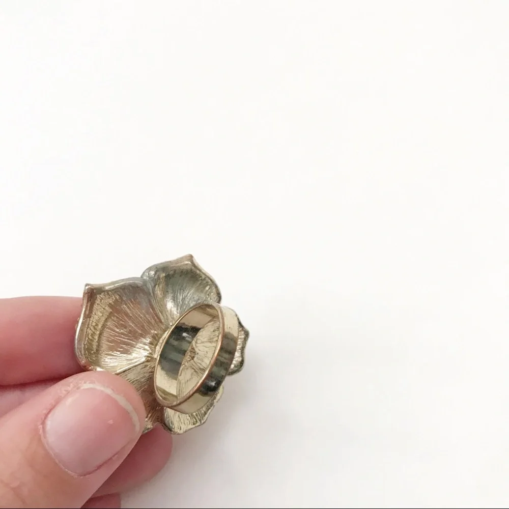 Black flower fashion ring - Picture 3 of 4